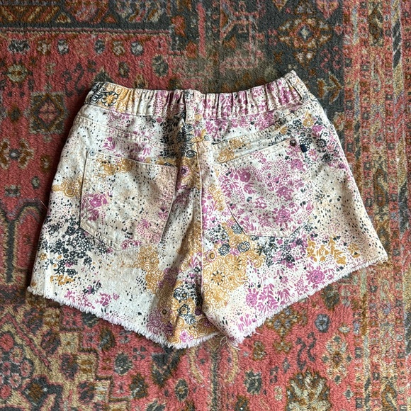 Pilcro Jean Shorts with Relaxed Fit - Picture 4 of 4